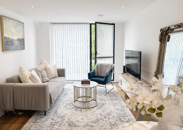 Stylish 2-Bed Apartment By Manchester City Cente